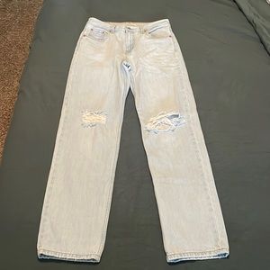 Levi’s Low Pro Straight, Size:26, Light wash, distressed at the knee